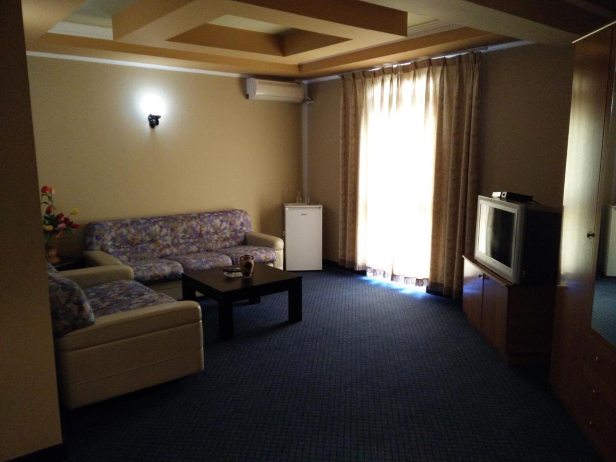 Imperial Hotel Ih Elbasan Room photo